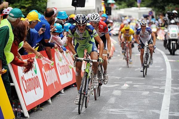Roman Kreuziger (Liquigas) sprints up to the finish.