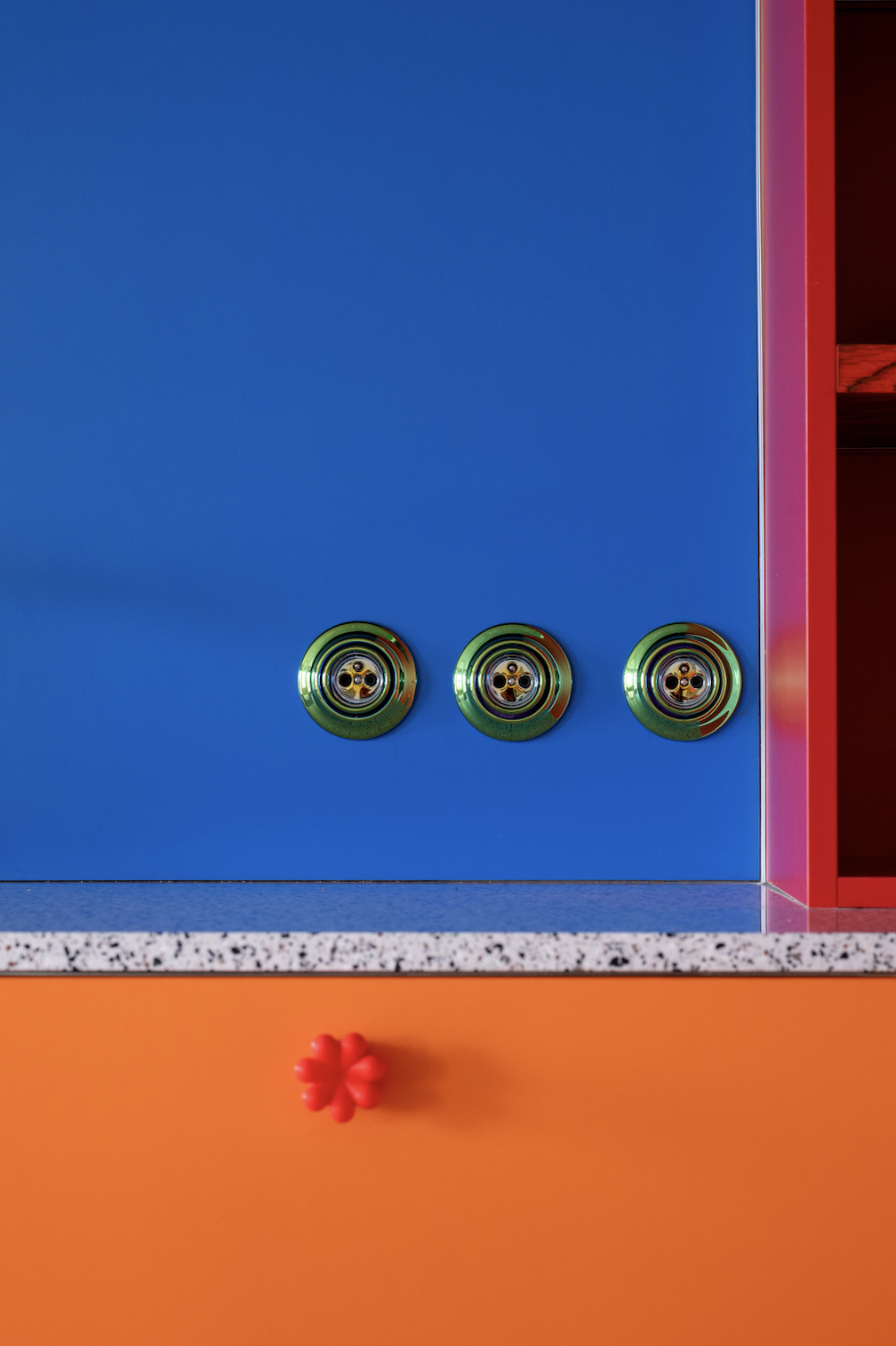 Bright-colored kitchen accents