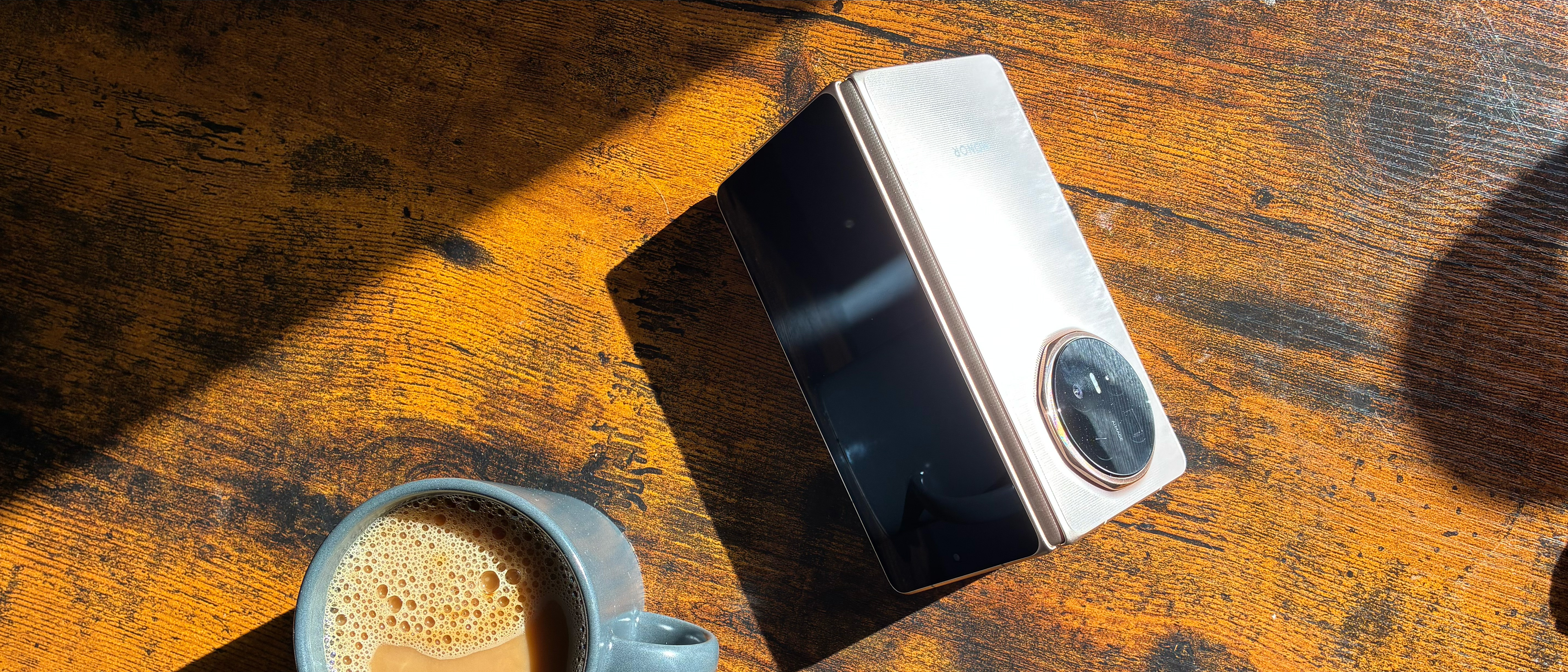 The Honor Magic V6 on a desk