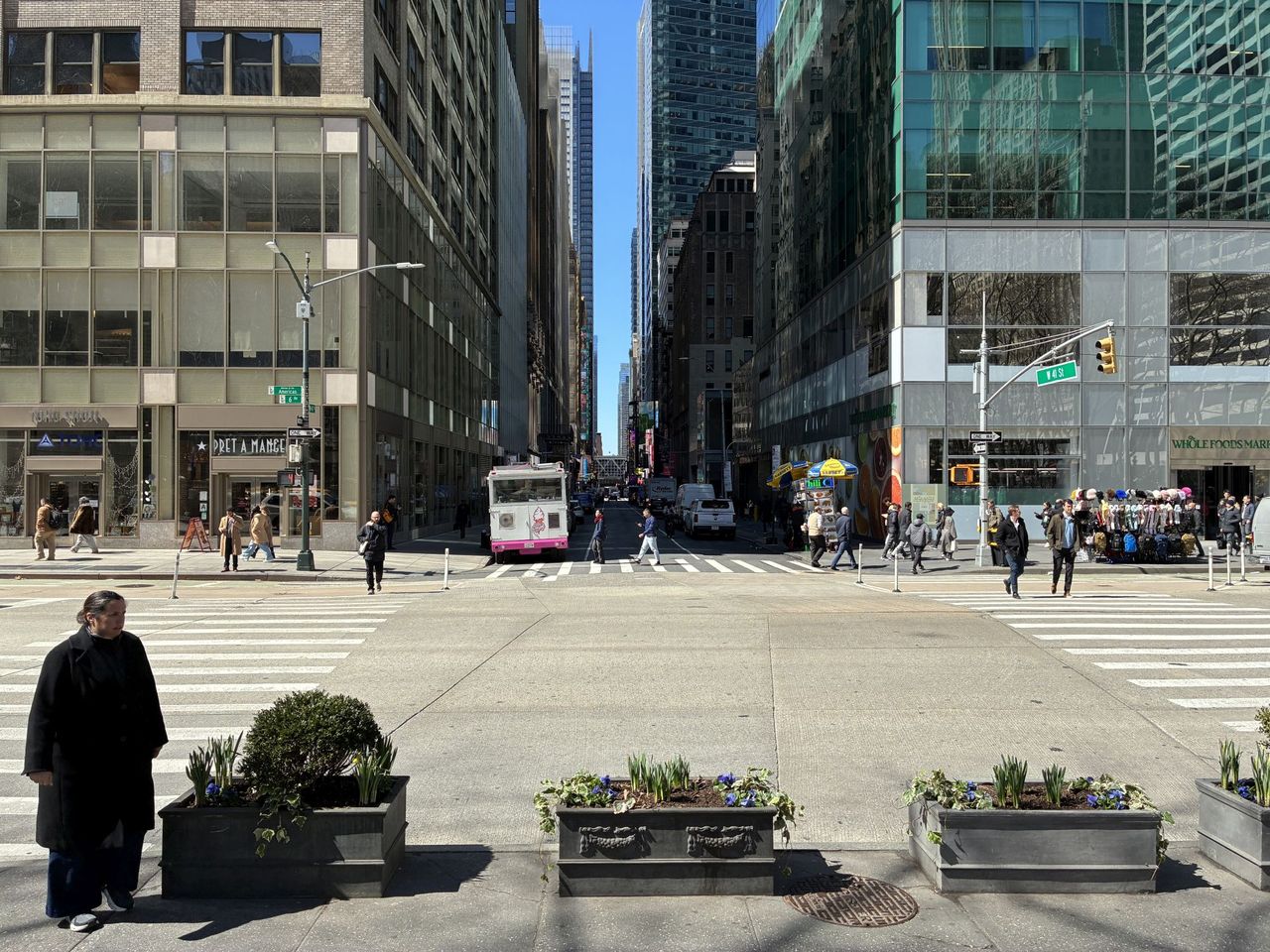 Apple iPhone 16e daytime sample.
