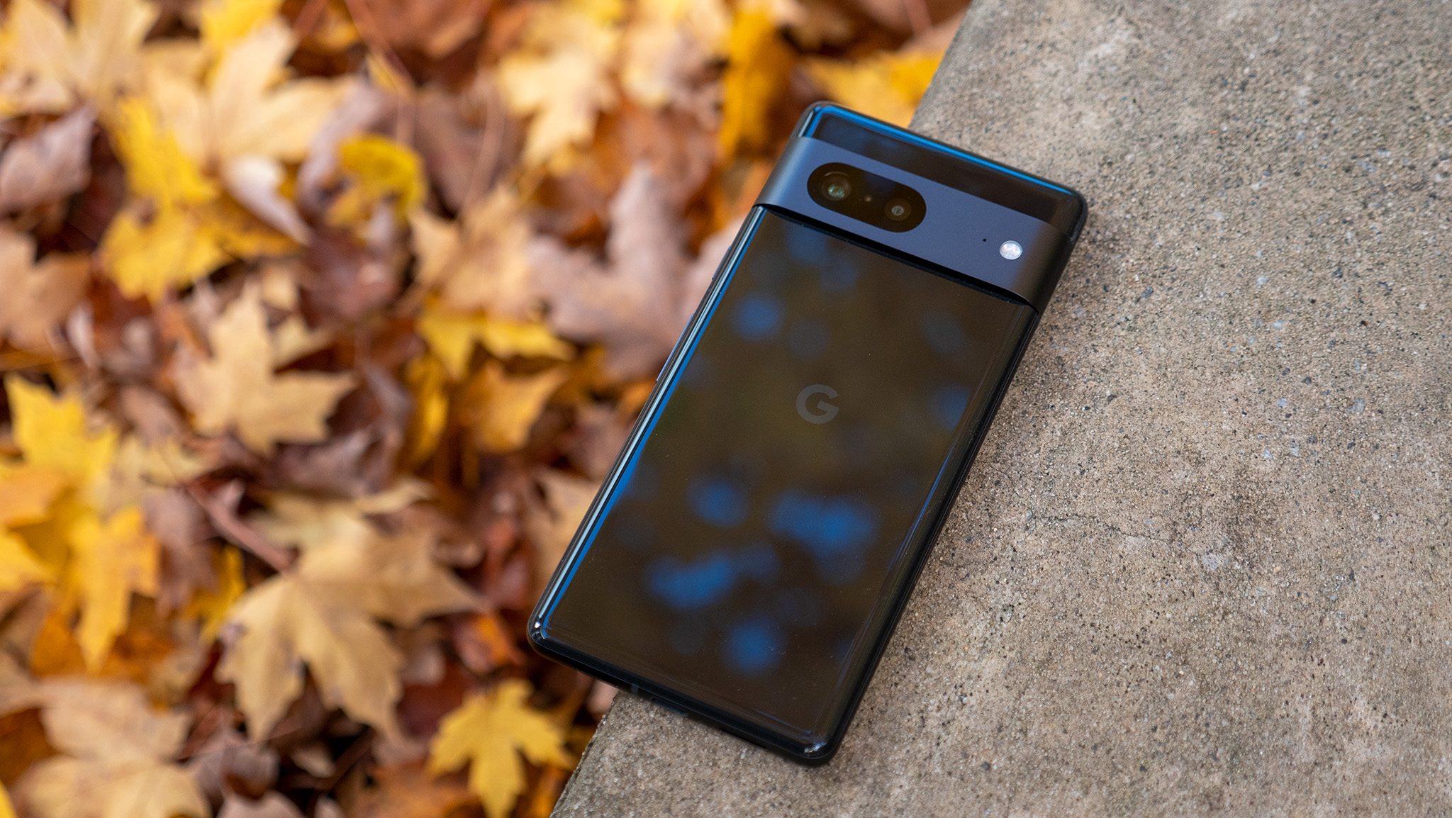 The black Google Pixel 7
