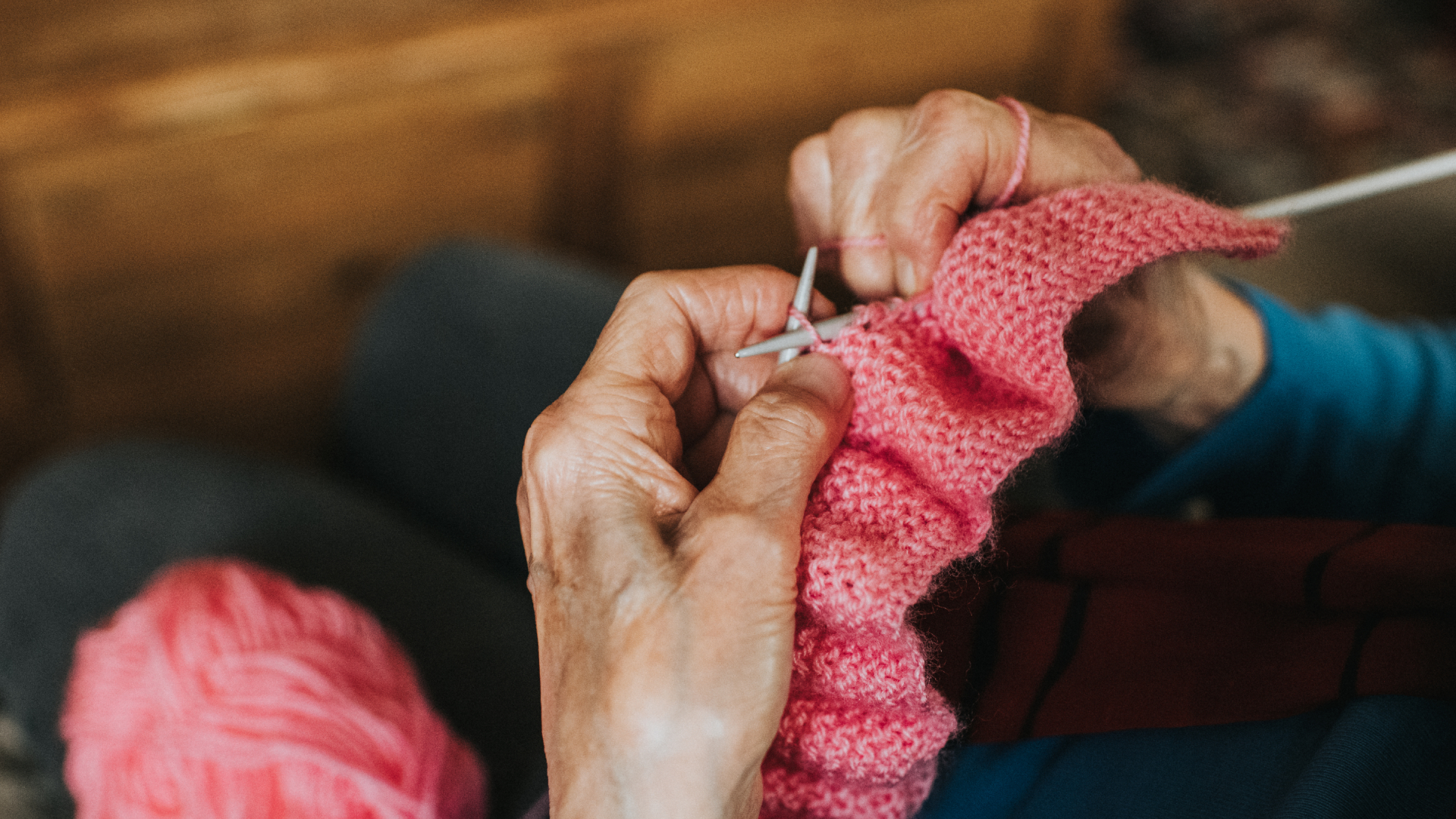 woman knitting at home