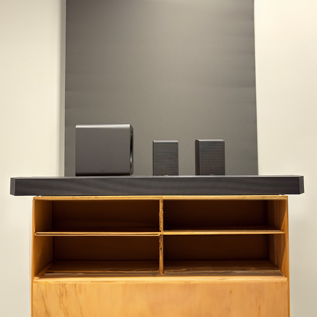 Samsung HW-Q990F soundbar package