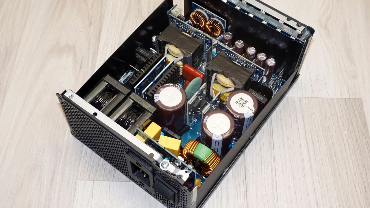 Super Flower Leadex Titanium ATX 3 2800W PSU