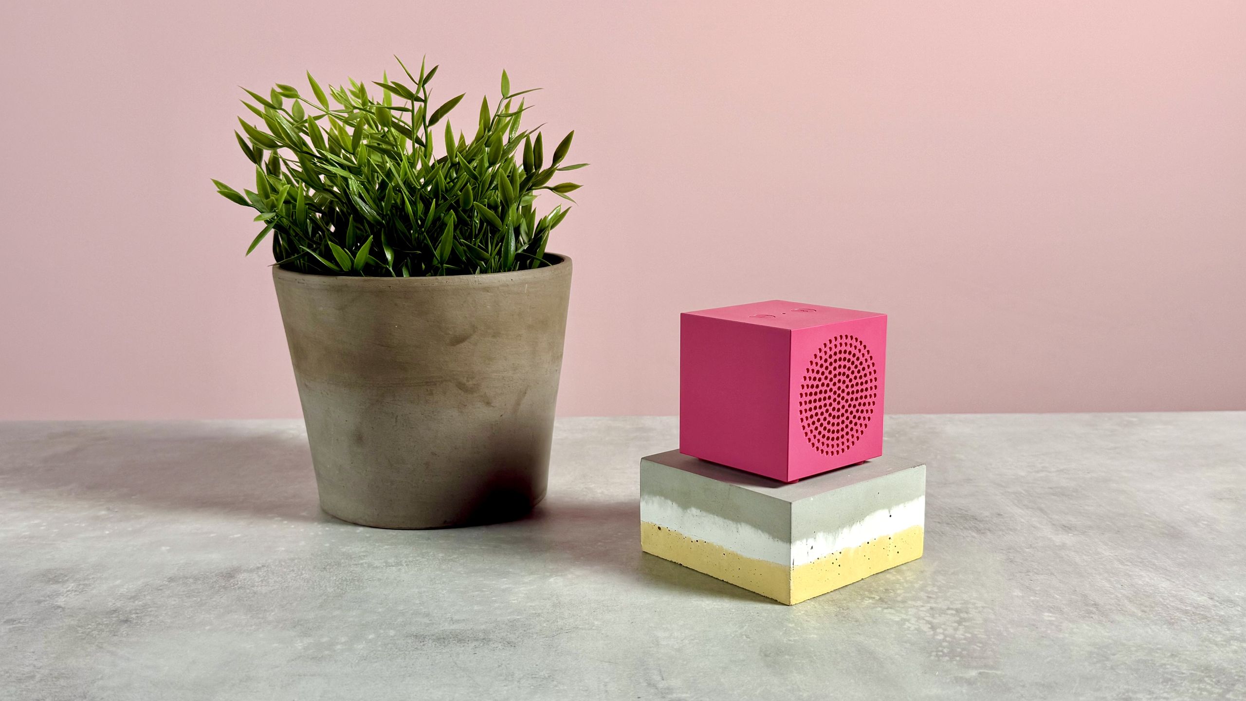 „Spaß, flexibel und erschwinglich“ – ich habe den supergünstigen Bluetooth-Lautsprecher von Ikea getestet und, solange man keinen Sonos-umwerfenden Sound erwartet, ist er ein Knaller
