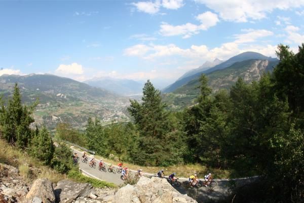 Picturesque parcours in the Giro d'Aosta