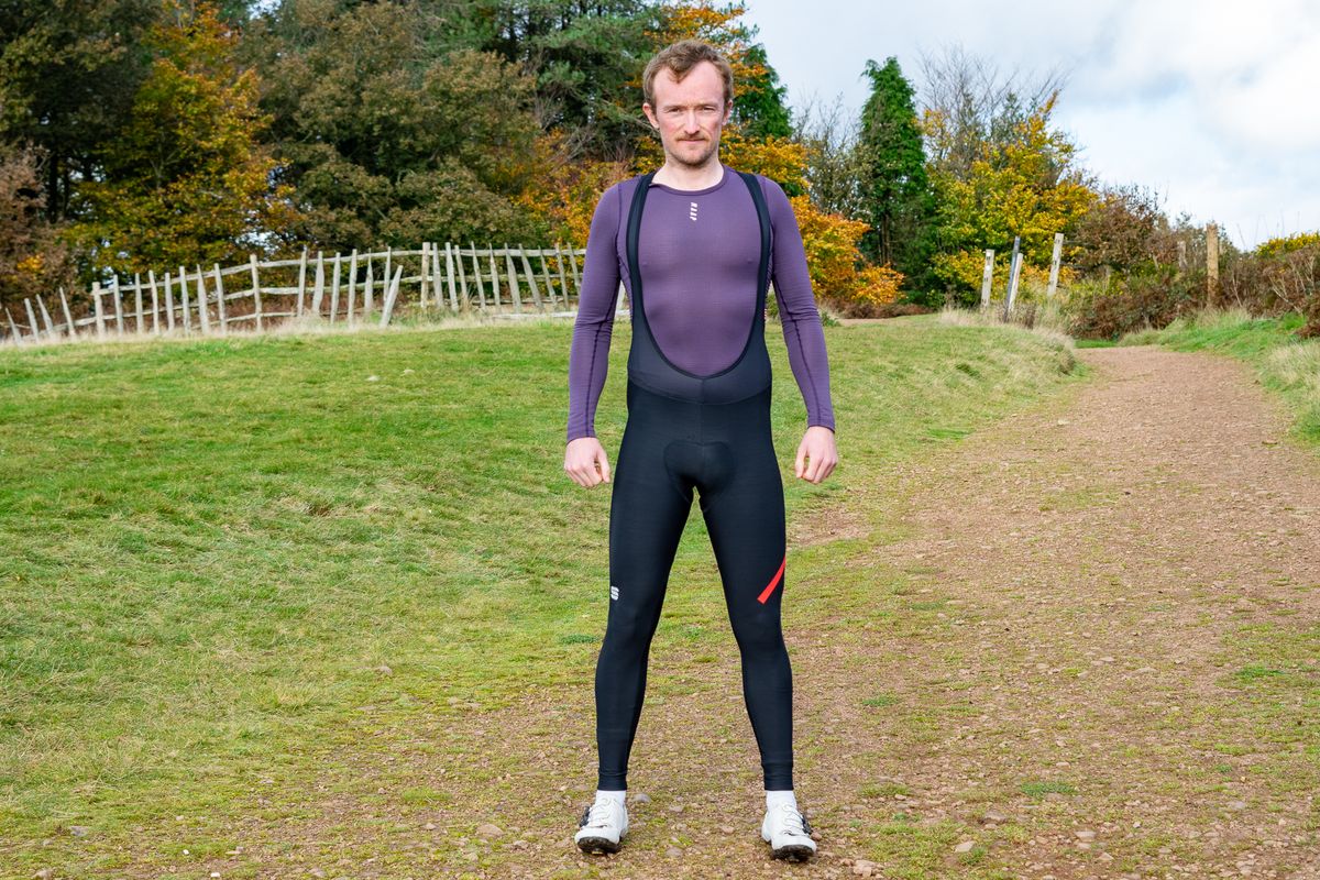 A man wearing a pair of Sportful Fiandre bibtights