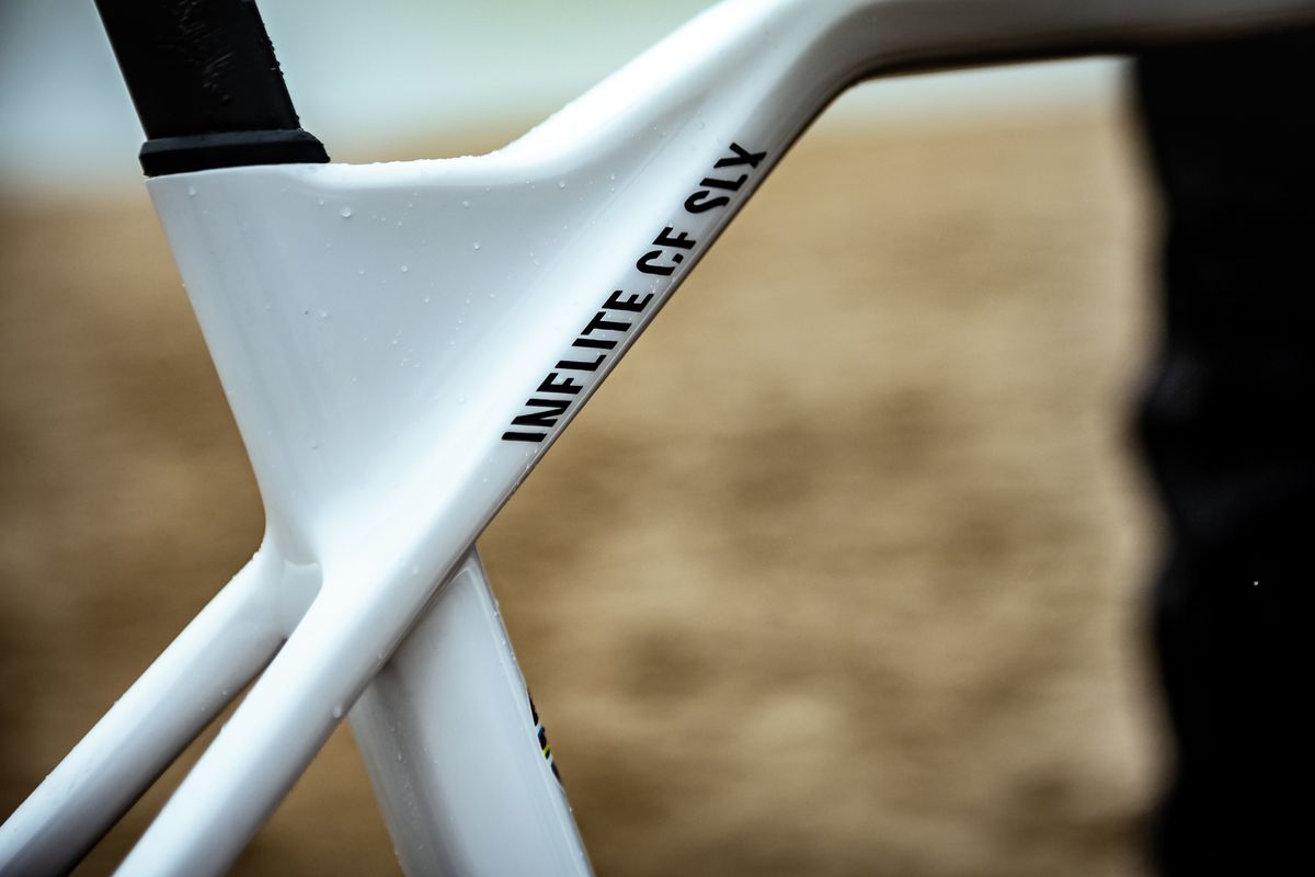 Ceylin del Carmen Alvarado's Canyon Inflite CF SLX cyclo cross bike