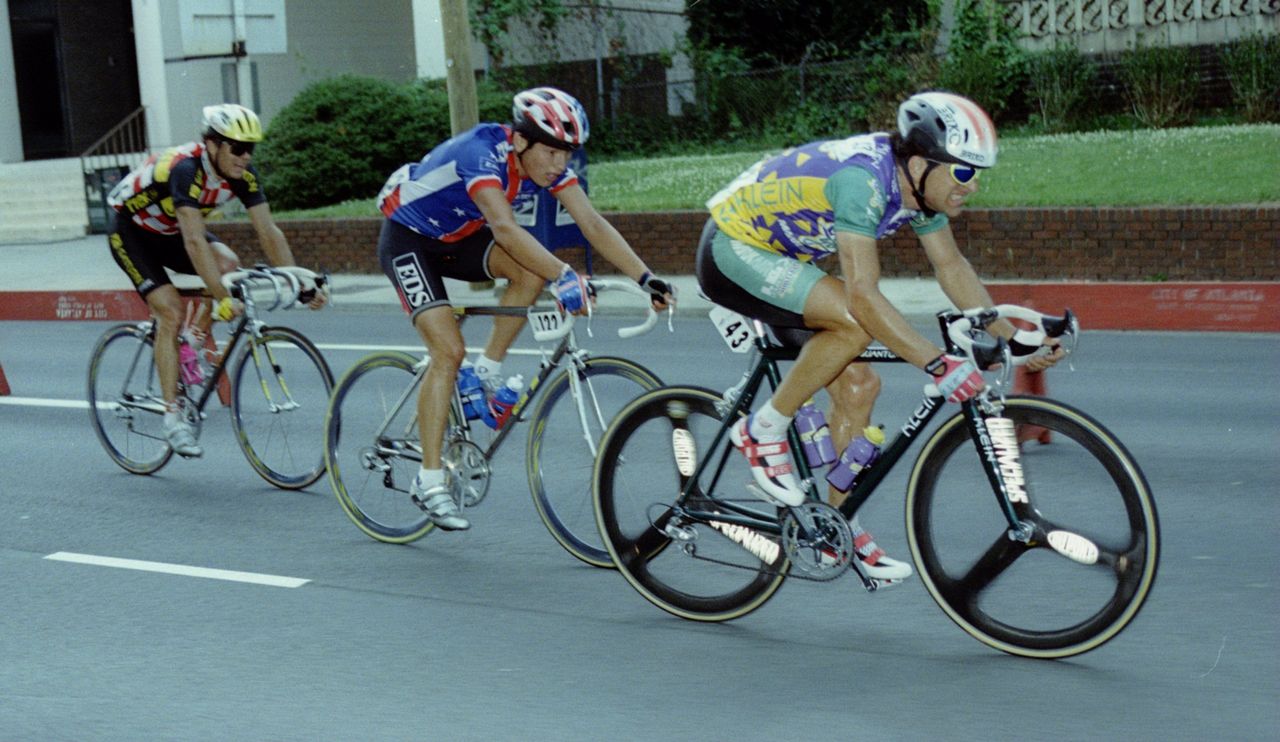 Norm Alvis follows Freddie Rodriguez and Roberto Gaggioli during the First Union Grand Prix in 1995.
