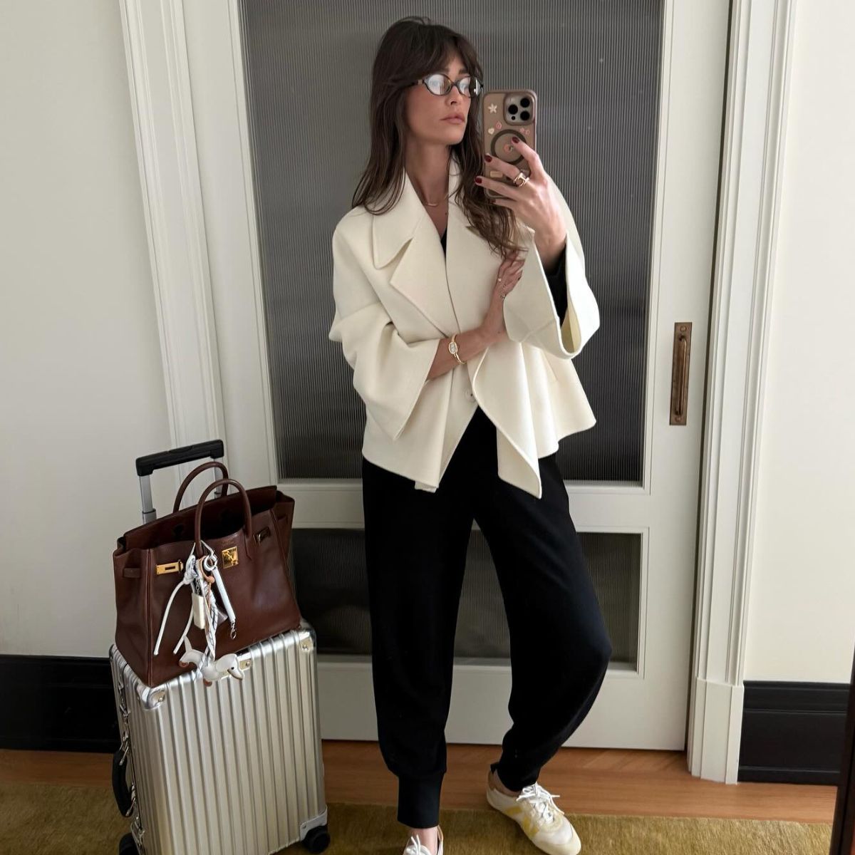 5 Rich-Looking Airport Outfits to Travel in Style in 2026 5 Rich-Looking Airport Outfits to Travel in Style in 2026