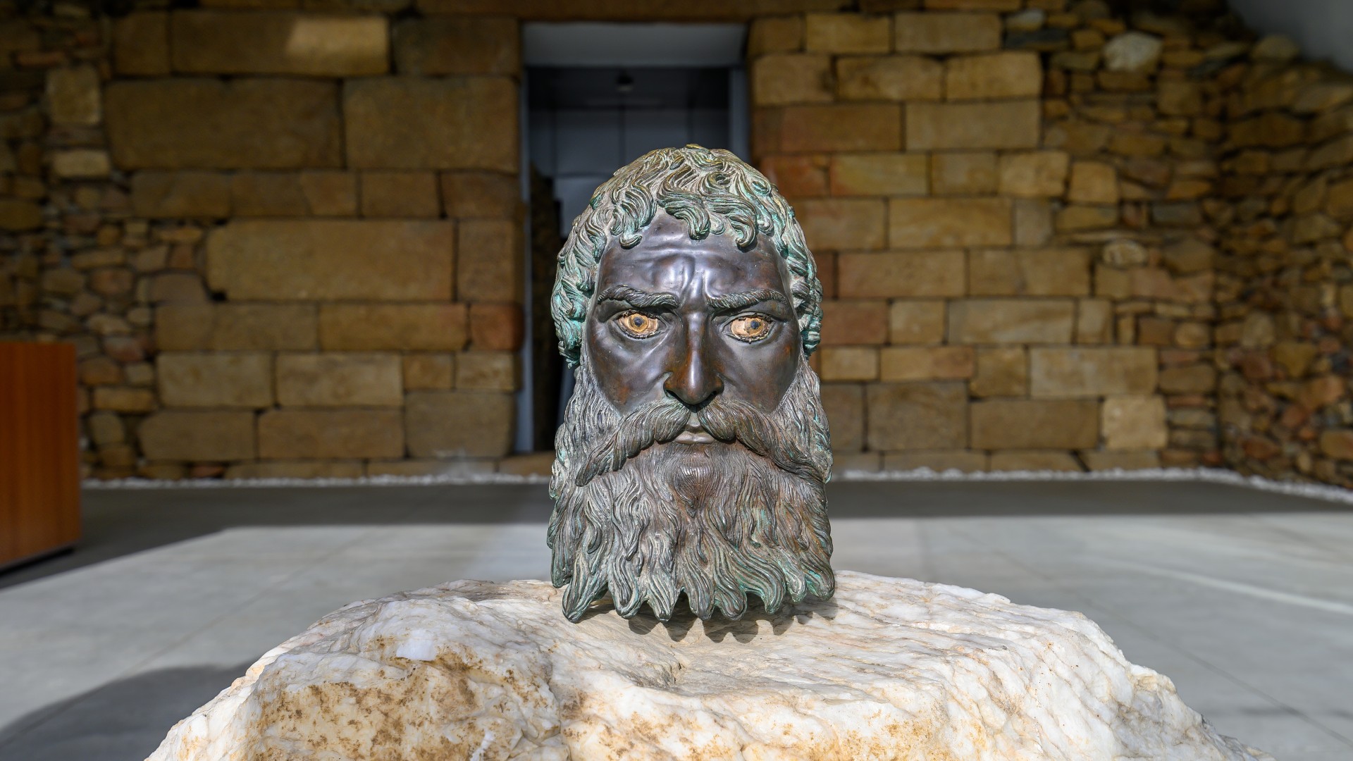 Bronze head of the bearded Seuthes III.
