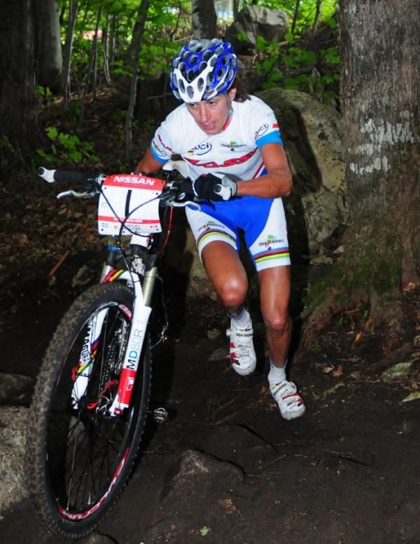 Georgia Gould (Luna Women's MTB) chasing Pendrel