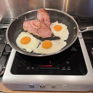 Testing the Smeg Portable Induction Hob at home