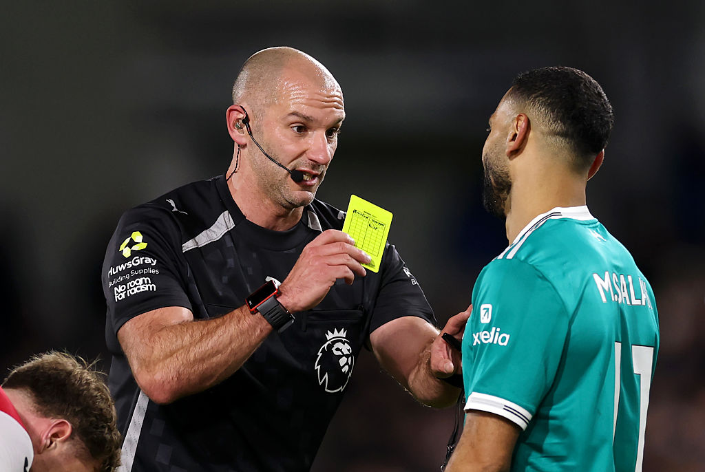 BRENTFORD, ENGLAND - OCTOBER 25: Referee Tim Robinson shows a yellow card to Mohamed Salah of Liverpool during the Premier League match between Brentford and Liverpool at Gtech Community Stadium on October 25, 2025 in Brentford, England. (Photo by Ryan Pierse/Getty Images)