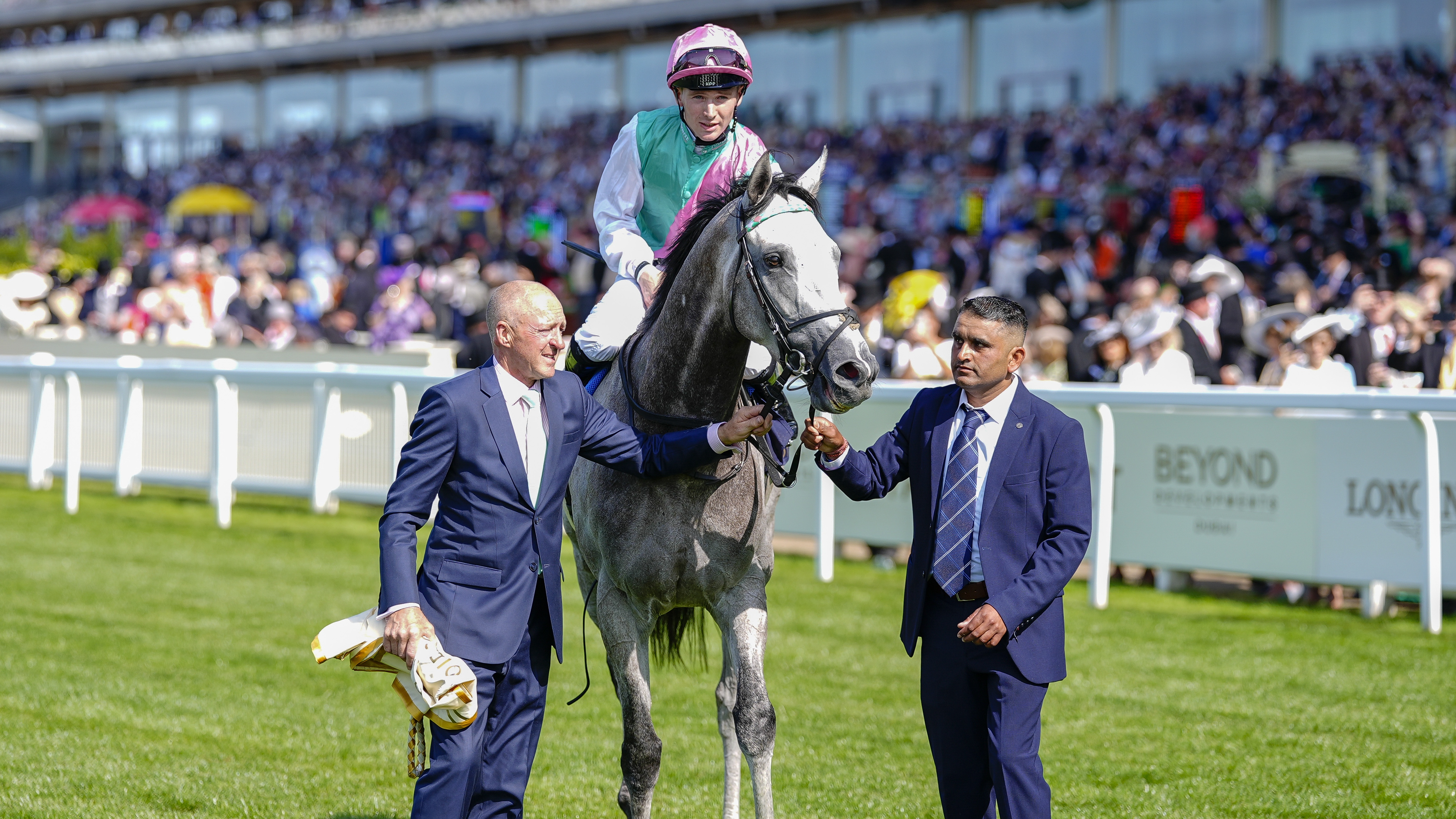 Field of Gold wins The St James&#039;s Palace Stakes on Day 1 of Royal Ascot.