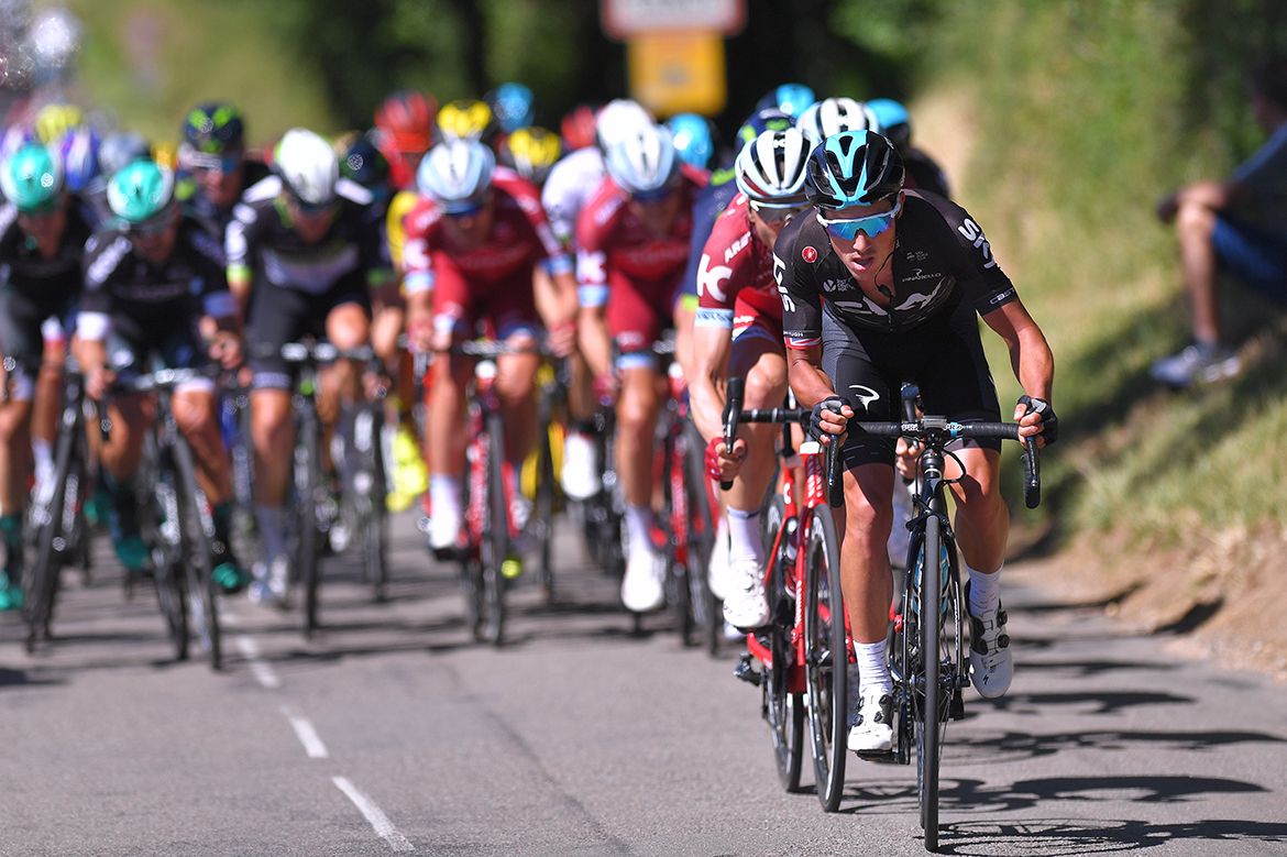 Peter Kennaugh puts in a stint on the front of the peloton