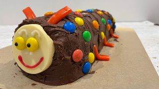 how to make a caterpillar cake with icing