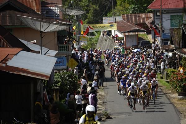 Azad University controled the race