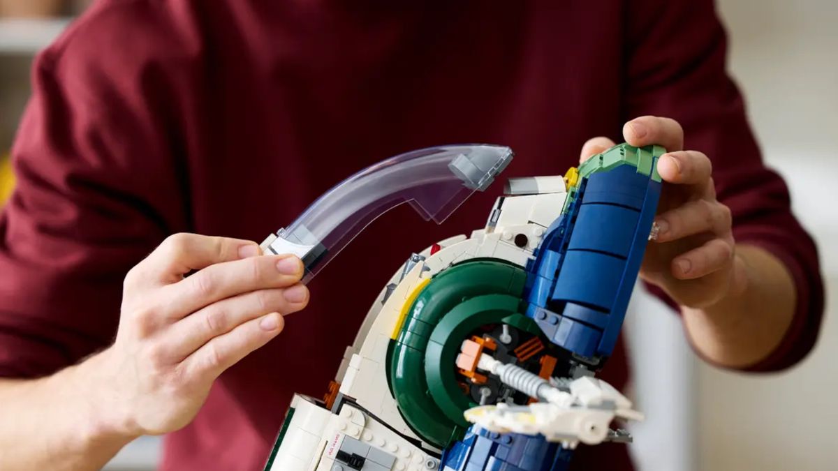 Lego Jango Fett's Firespray-Class Starship cockpit close-up, with the glass being removed