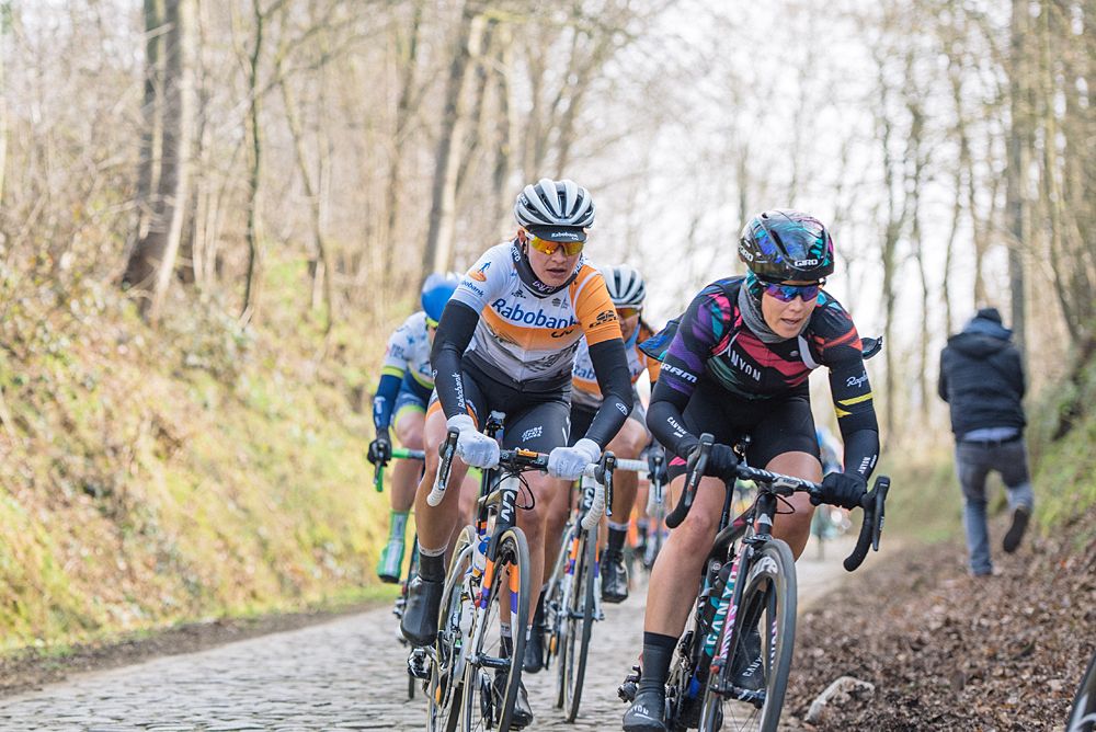 Tiffany Cromwell and Roxane Knetemann on the Kerkstraat cobbles - 2016 Omloop van het Hageland - Tielt-Winge