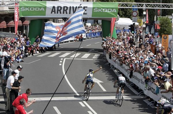 A bird's eye view of Feillu's mad dash to the line.