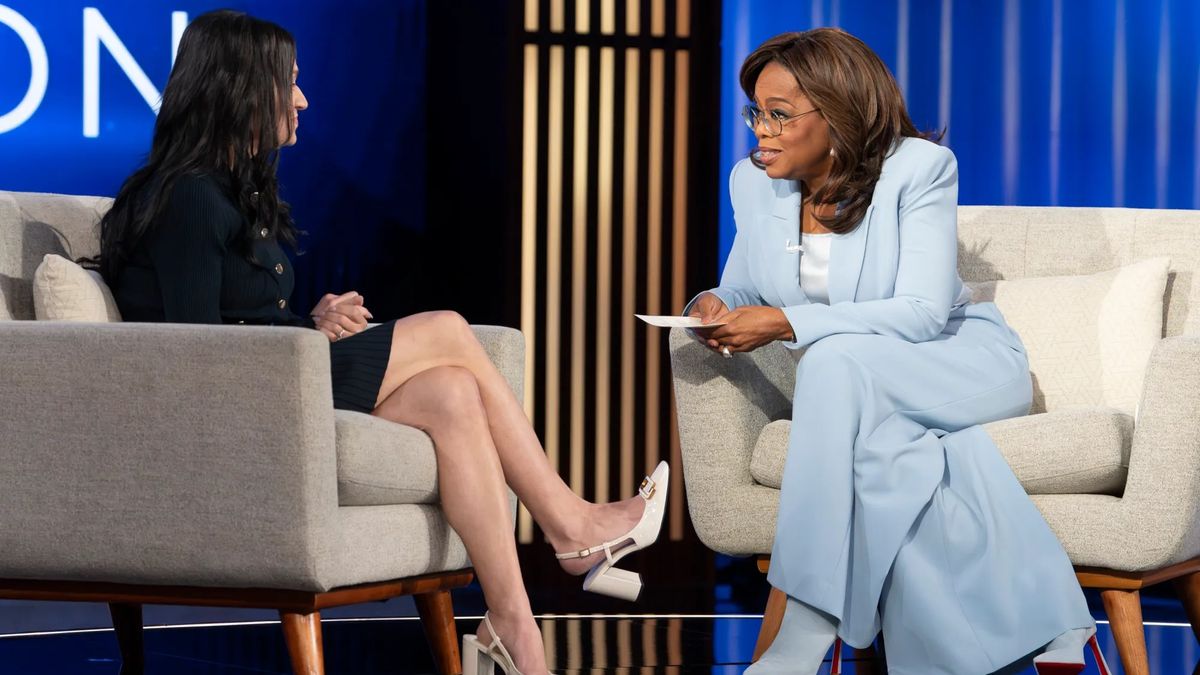 Oprah Winfrey speaking with someone in Oprah&#039;s ABC special about weight loss