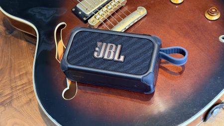 JBL BandBox Solo guitar practice gadget