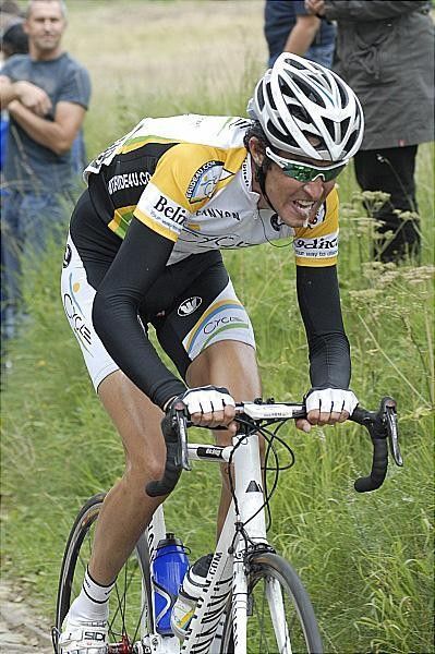 Mirko Selvaggi (Cycle Collstrop) tastes his breakfast again on the Kwaremont.