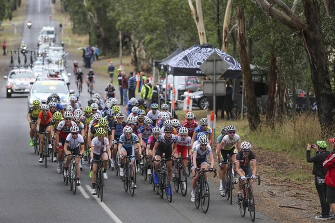 The Women's field on the climb