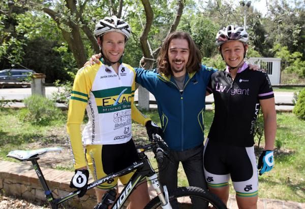 World Champions Jason English and Jessica Douglas with Riccardo Negro from the organizing team