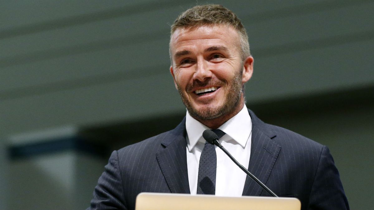 Inter Miami CF owner David Beckham lifts the Leagues Cup trophy after  News Photo - Getty Images