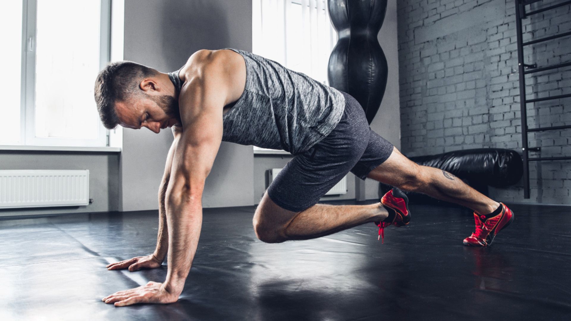 Sculpt your abs in three minutes with these three bodyweight exercises | T3