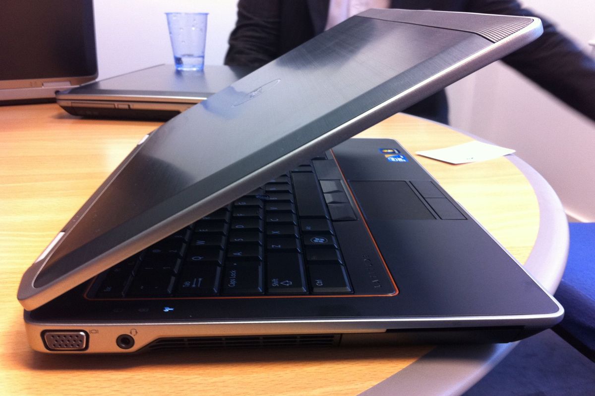 The magnesium alloy strip that runs around the edge of the Dell Latitude E6320