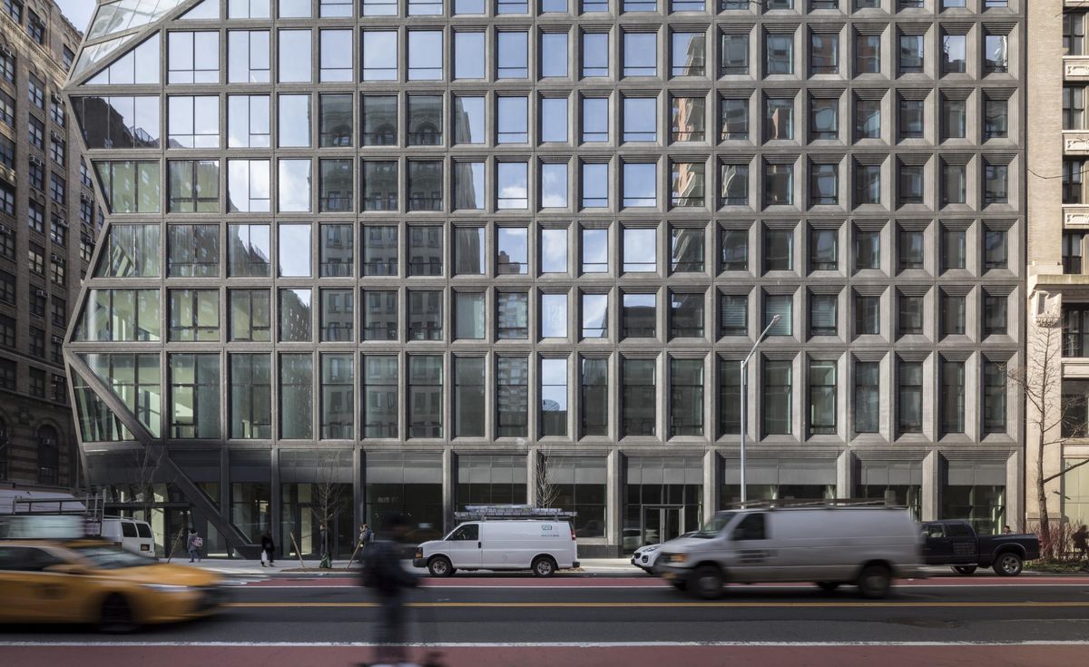 THE ARCHITECT'S EYE 建築家の目 OMA's 121 East 22nd Street redefines the streetscape with