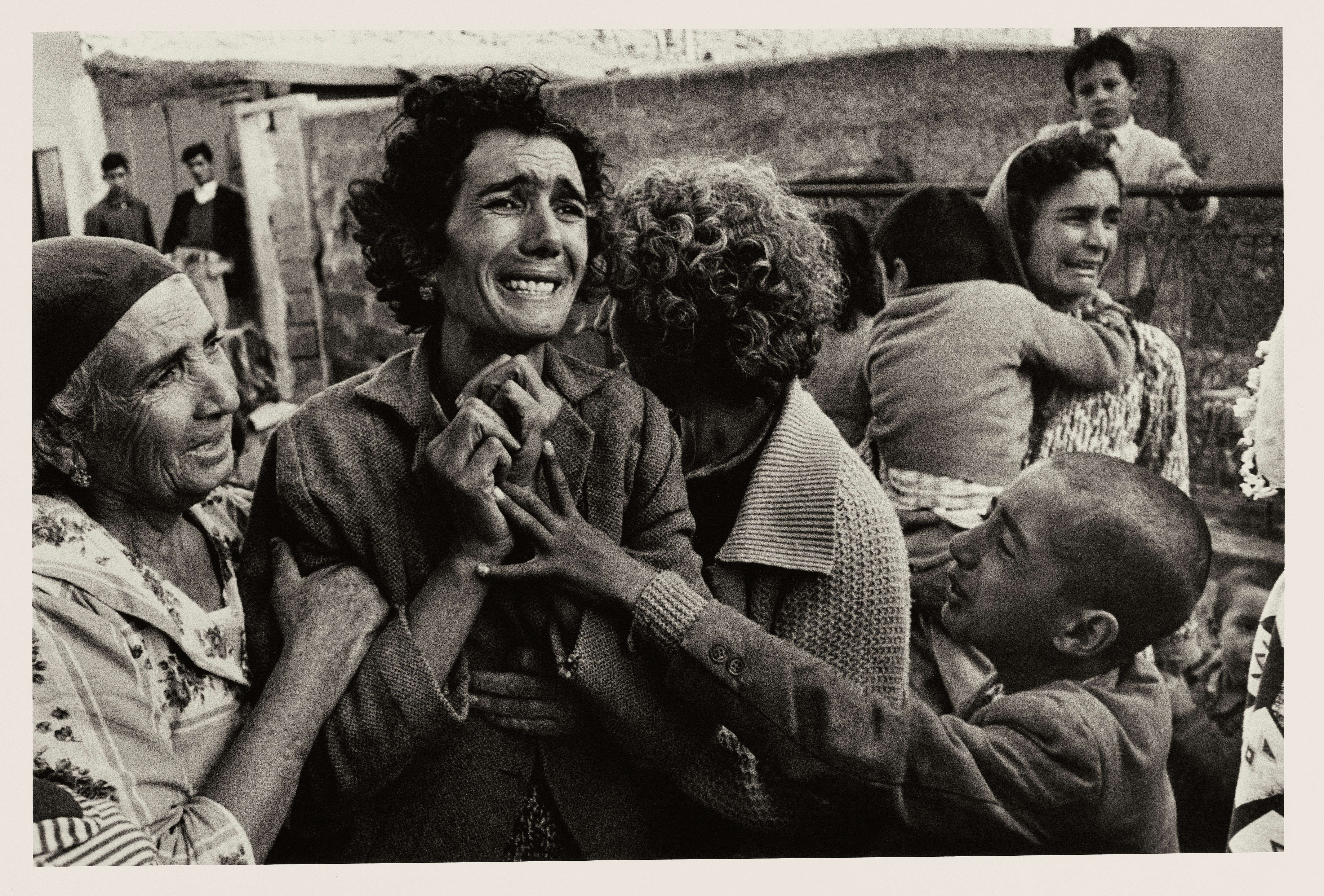 black and white don mccullin photographs
