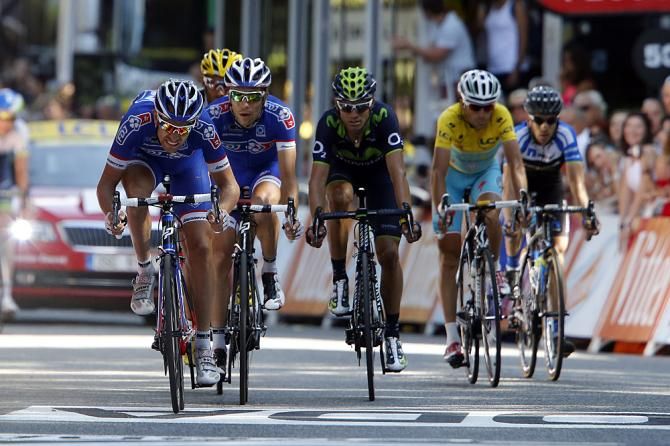 The group of the race leader is led home by J&eacute;r&eacute;my Roy (FDJ)