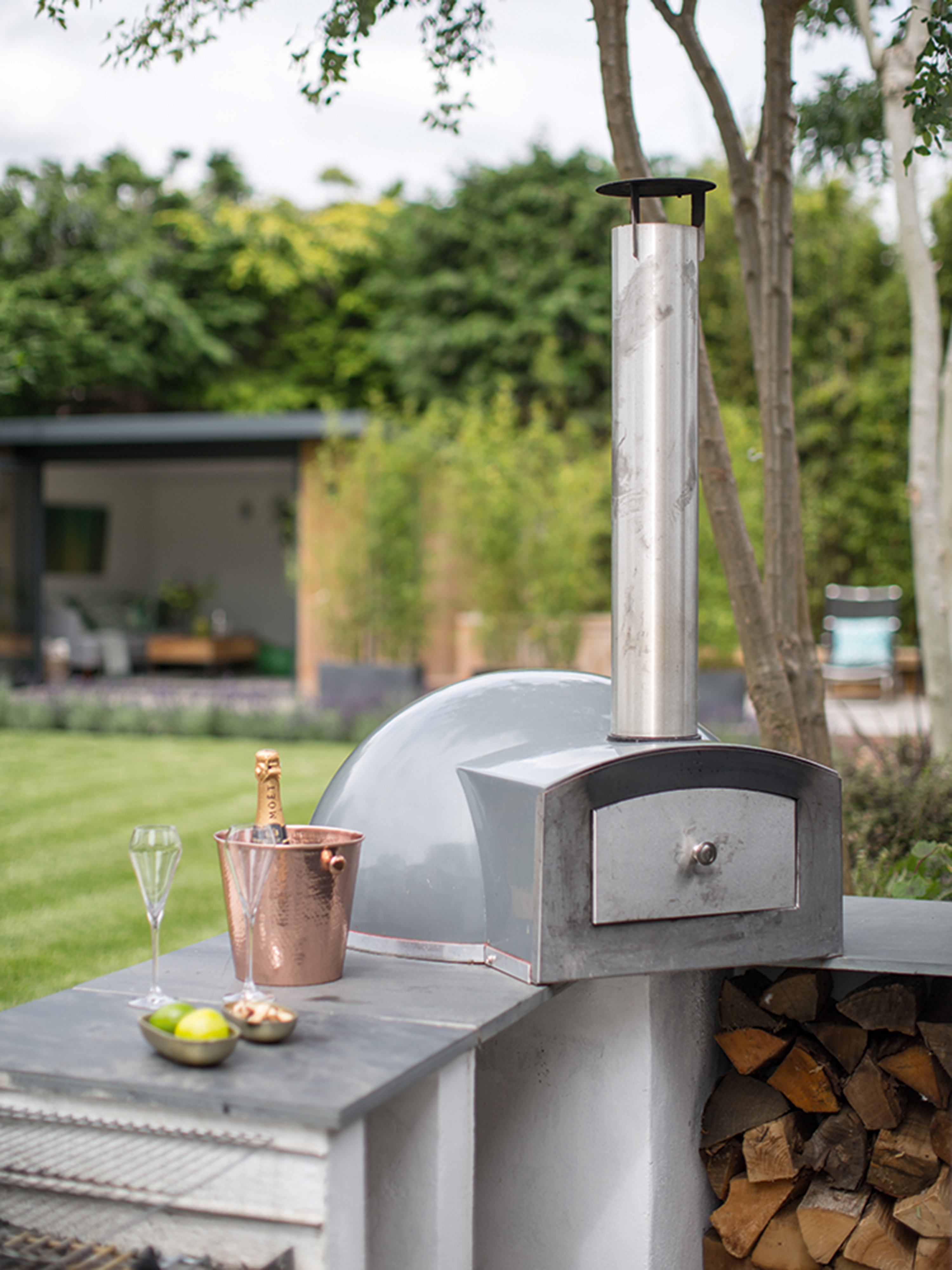 Garden trends pizza oven