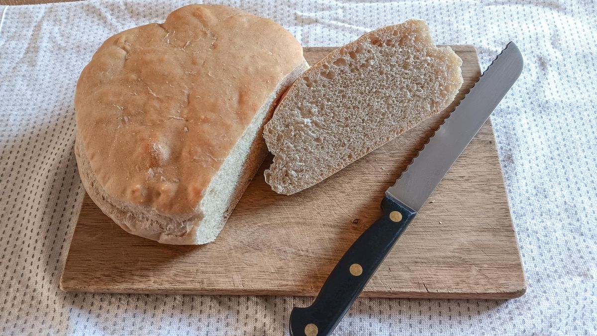 Basic white loaf made using a KtichenAid Artisan stand mixer