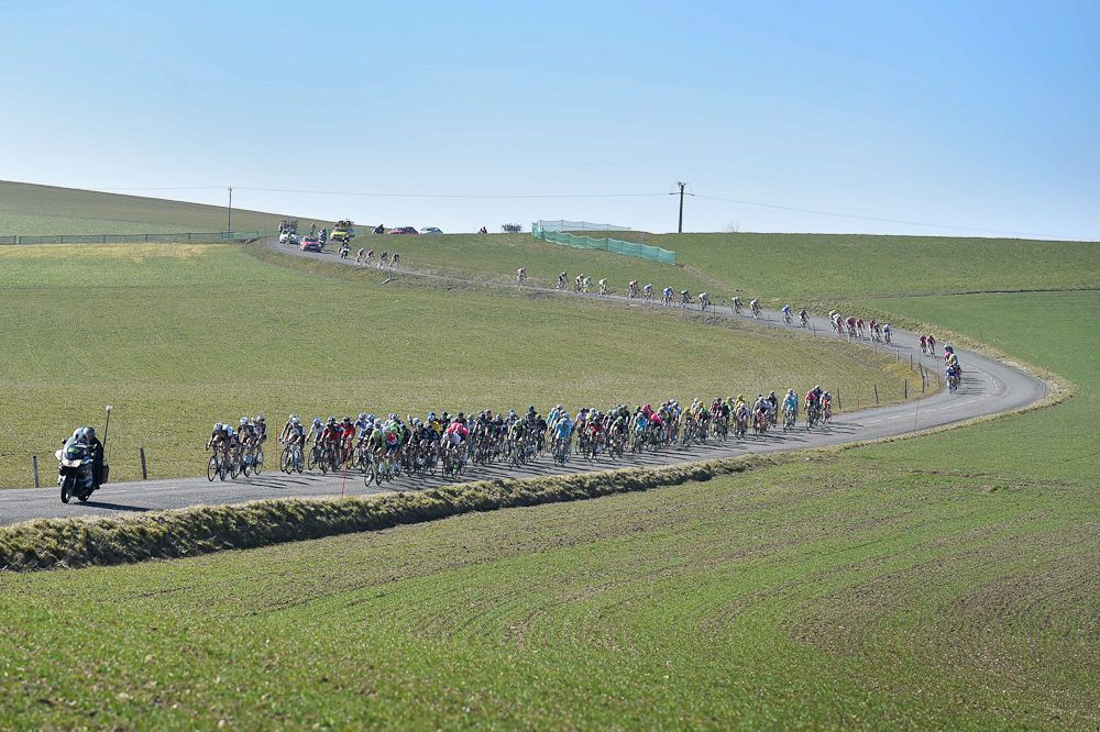 The peloton during stage 4 of Paris-Nice.