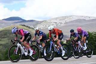 La Vuelta Femenina stage 5 LIVE: The peloton is beginning to reel in a five rider breakaway 