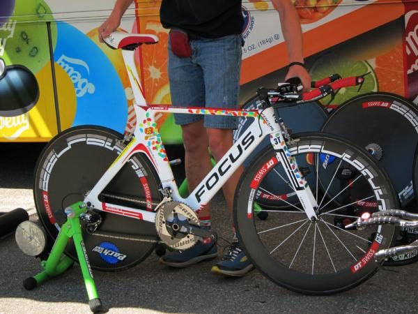 Jelly Belly riders used their usual designed-by-Walser Focus Izalco Chrono rigs.