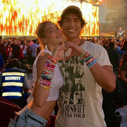 Taylor Swift bracelets meaning at Eras Tour gigs