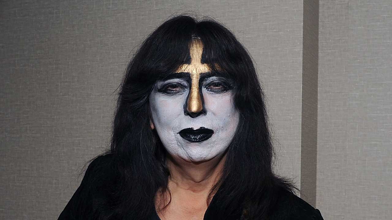 Vinnie Vincent in Kiss makeup