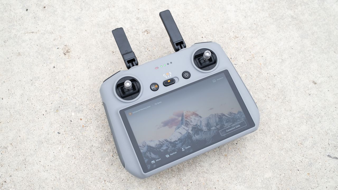 DJI Air 3 Product Image_Controller front.