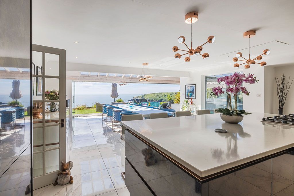 Properties for sale overlooking the sea: Mount Severn, Freshwater East, Pembrokeshire