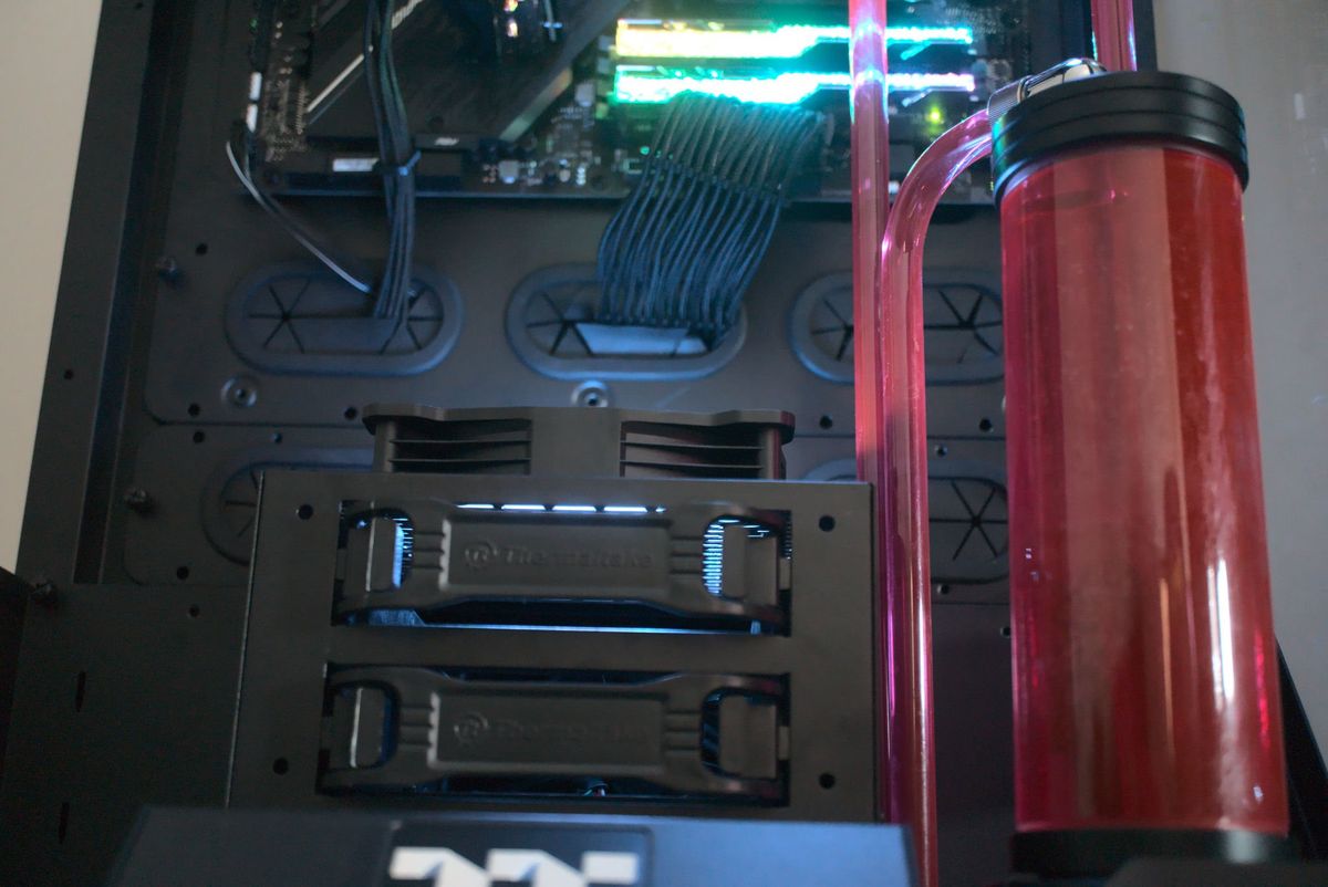 Thermaltake Tower 900