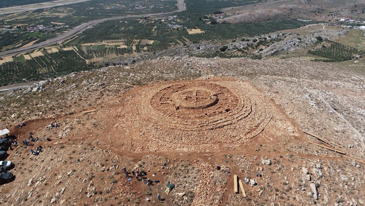 Mysterious 4,000-year-old 'palace' with maze-like walls found on Greek ...