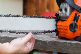 Checking the tension of a chainsaw blade