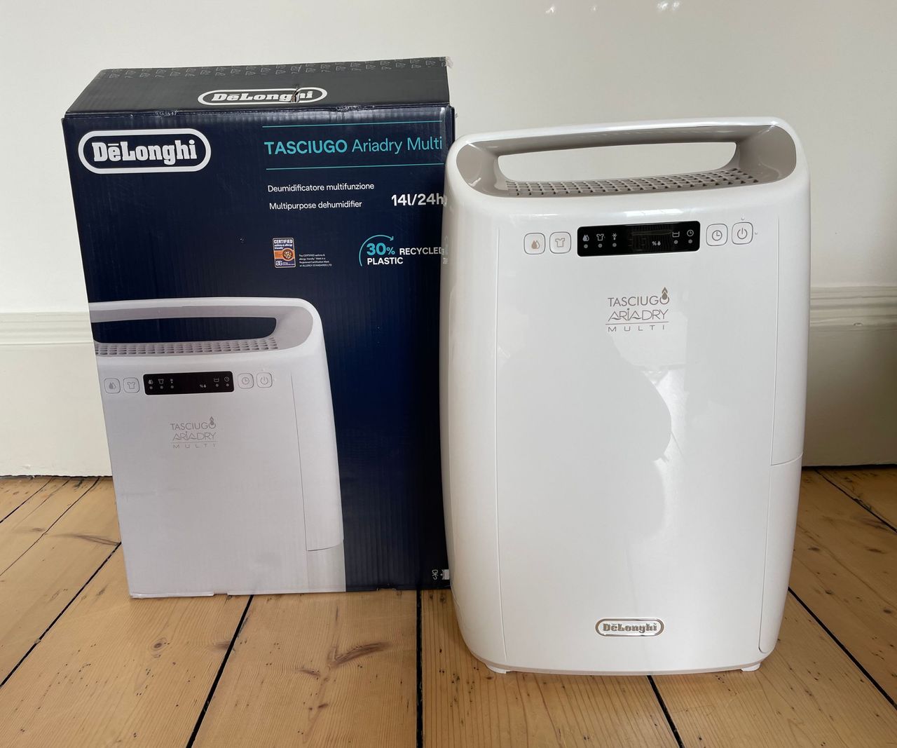 De'Longhi Tasciguo AriaDry 14L dehumidifier unboxed