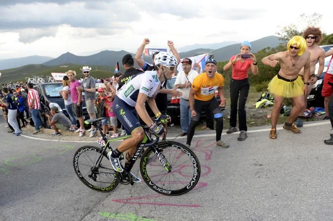 Alejandro Valverde (Movistar) tries to limit his losses